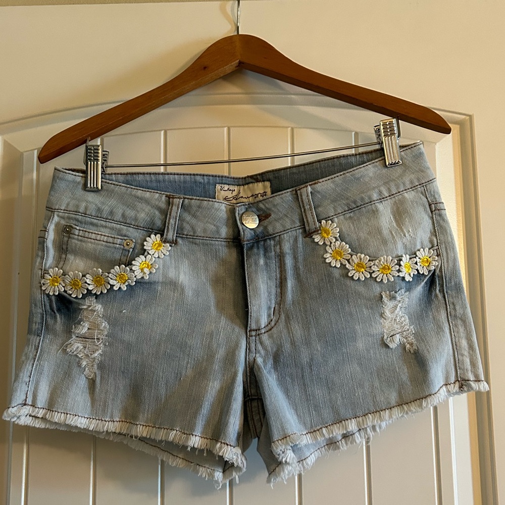Vintage Havana Cut Off Daisy Jean Shorts.  Size 28